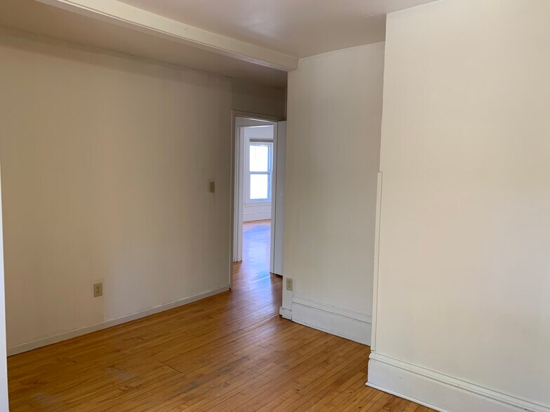 Building Photo - 834 E Gorham St