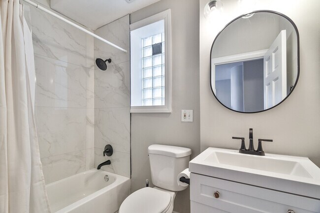 Building Photo - 2214 W Barry Ave