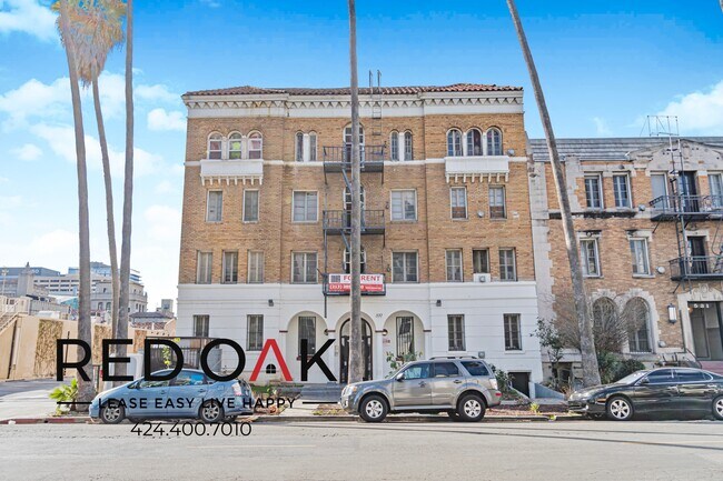 Building Photo - 537 S Kenmore Ave