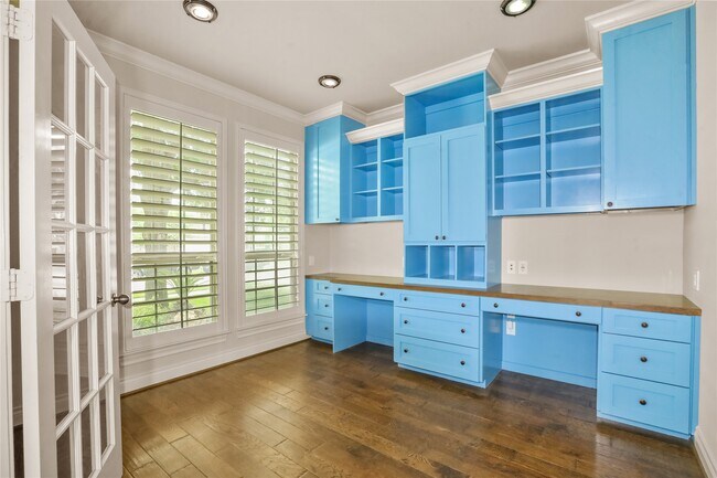 Building Photo - 28902 Davenport Dr
