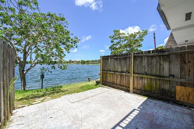 Building Photo - 4122 SW 61st Ave
