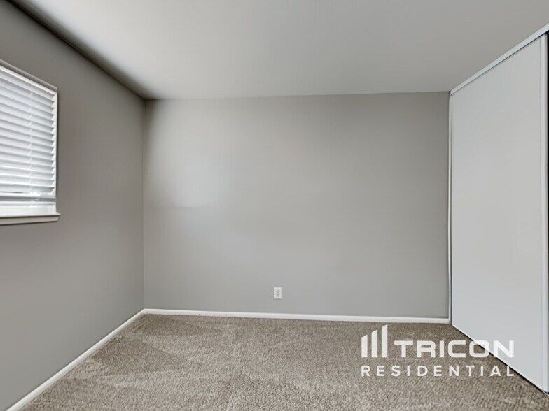 Building Photo - 149 Donner Dr