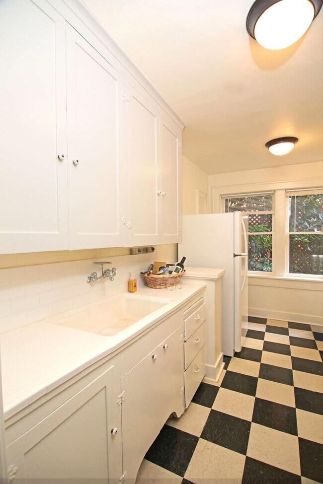 Interior Photo - The Glengarry