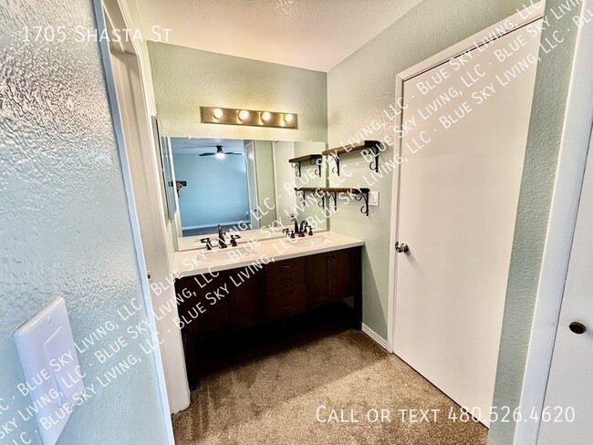 Building Photo - 1705 Shasta St