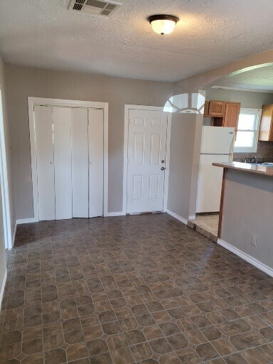 Building Photo - 500 Bluebonnet Dr