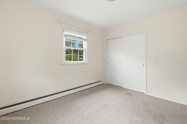 Building Photo - 943 Edgebrook Dr N