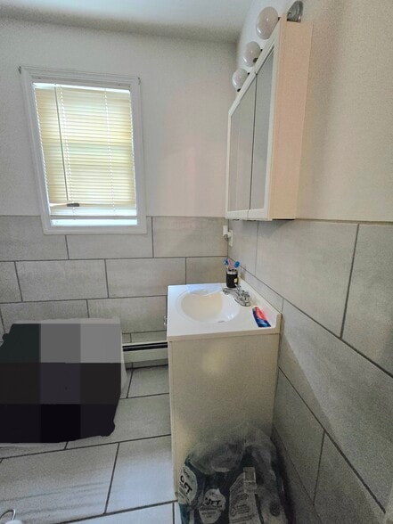 Bathroom - 90 Wakeman Ave