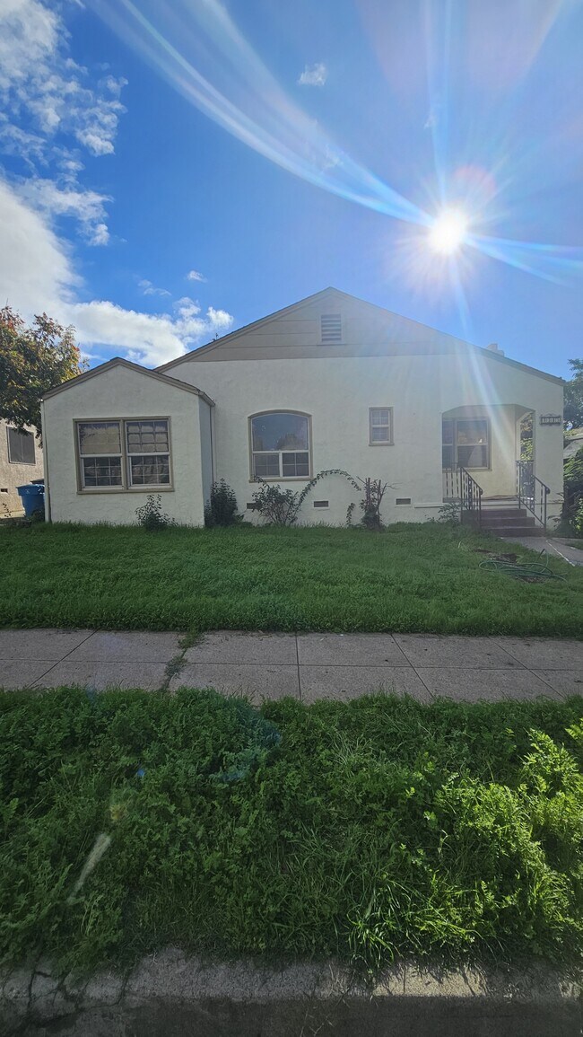 Building Photo - 2545 Nevada Ave