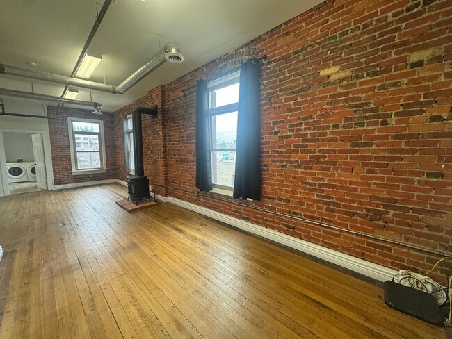 Building Photo - 811 Cook Building