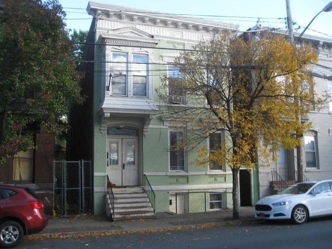 Building Photo - 9 Robbins Ave