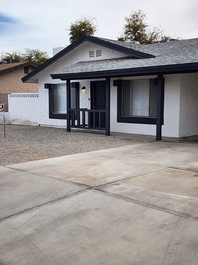 Building Photo - 1757 W 27th Ln