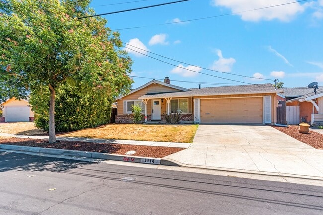 Building Photo - Charming Hayward Home with Modern Upgrades...