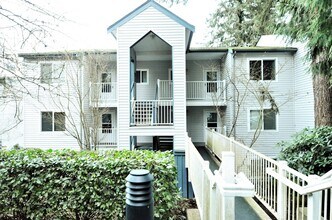 Building Photo - Top-Floor Condo near Bellevue Downtown