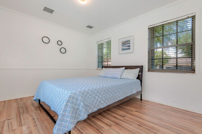 Building Photo - Exquisite Pool Home in Alhambra – Pembroke...