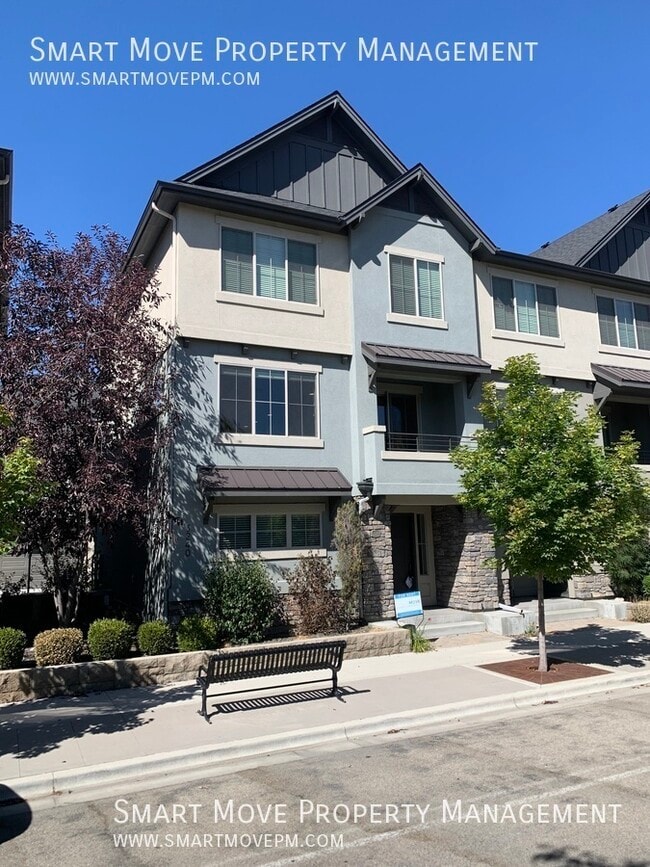 Building Photo - 3240 E Thoroughbred Ln