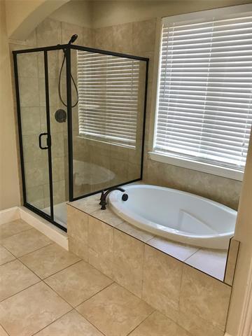 Building Photo - 408 Paluxy Dr