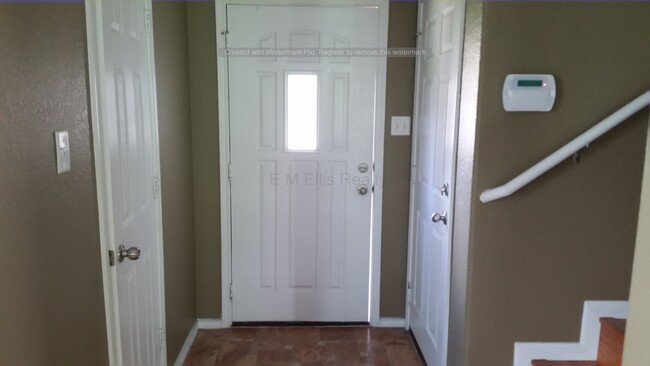 Building Photo - Huge 4/2.5/2 * In Desirable Monticello Ran...