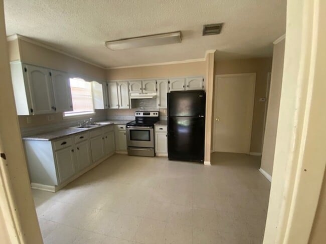 Building Photo - 3 Bed 2 Bath Home for Rent