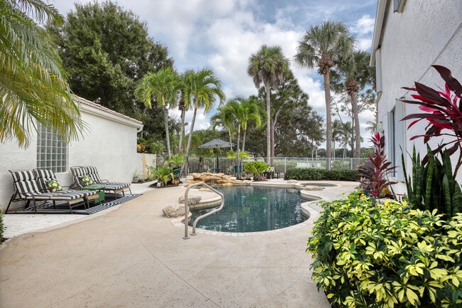 Building Photo - 2070 Chagall Cir