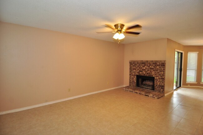 Building Photo - 13405 Saddlebrook Trail