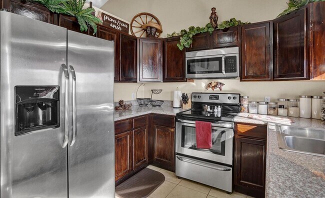 Building Photo - 3 Bed 3 Bath House with Solar for Rent Nea...