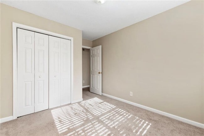 Building Photo - 6750 Sunset Hills Blvd