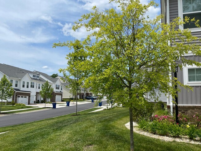 Building Photo - Willet | 4 Bed 3.5 Bath | Garage | 2287 sf | $3120 - $3432 | 8, 9, 13, 14, and 15 month lease terms
