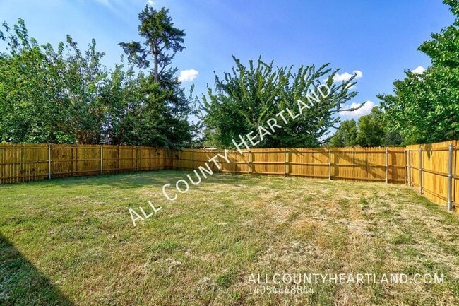 Building Photo - 211 E Forster Ln