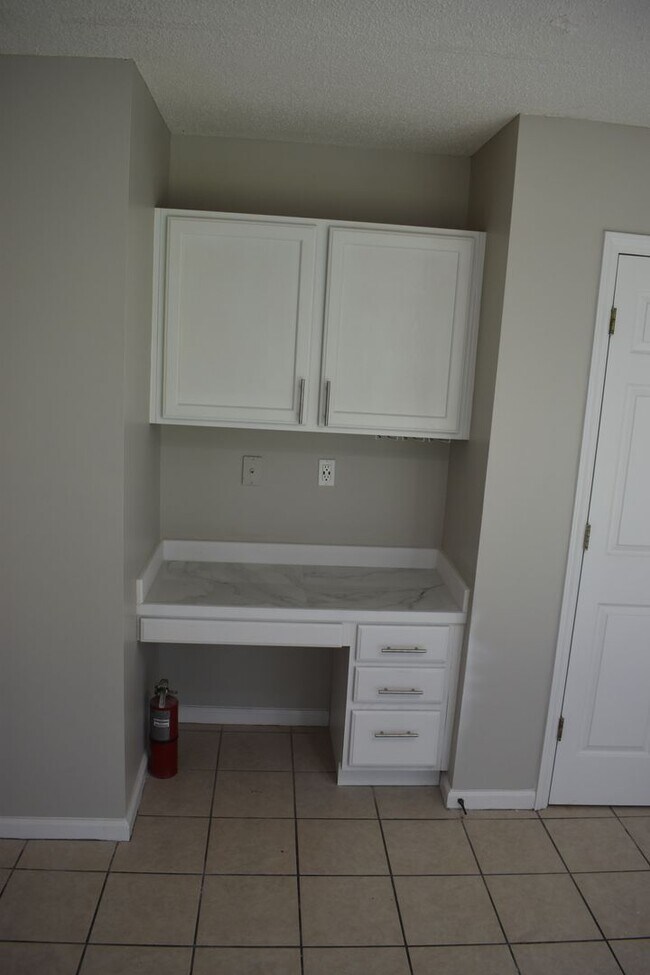 Building Photo - Beautiful 3-Bedroom Home