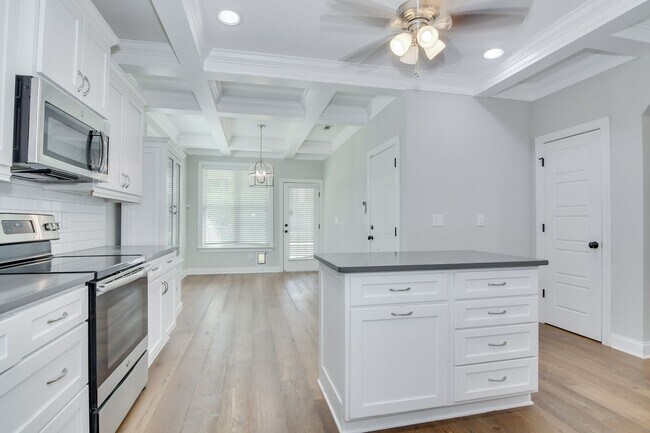 Building Photo - Beauty in Riverwood on Corner Lot!