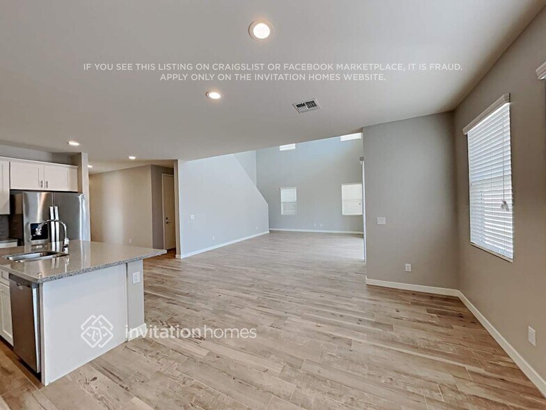 Building Photo - 7331 S 23rd Dr