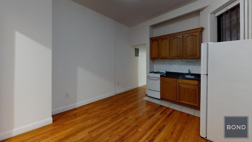 Building Photo - 228 E 36th St