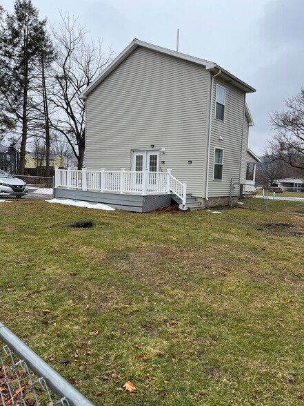 Building Photo - 428 E Front St