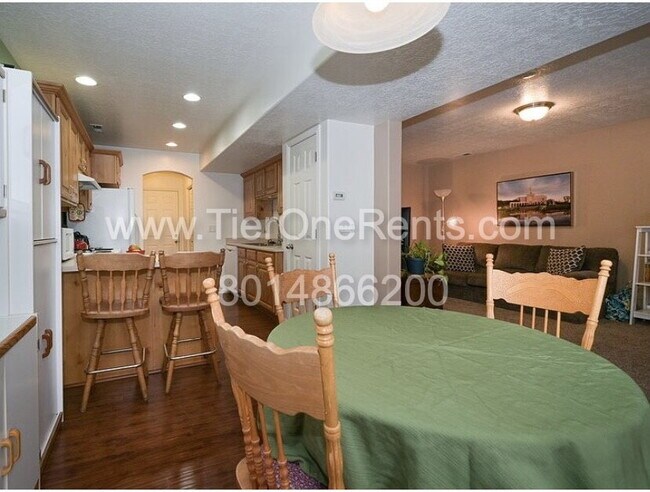 Building Photo - Move-in special: $500 off First months rent