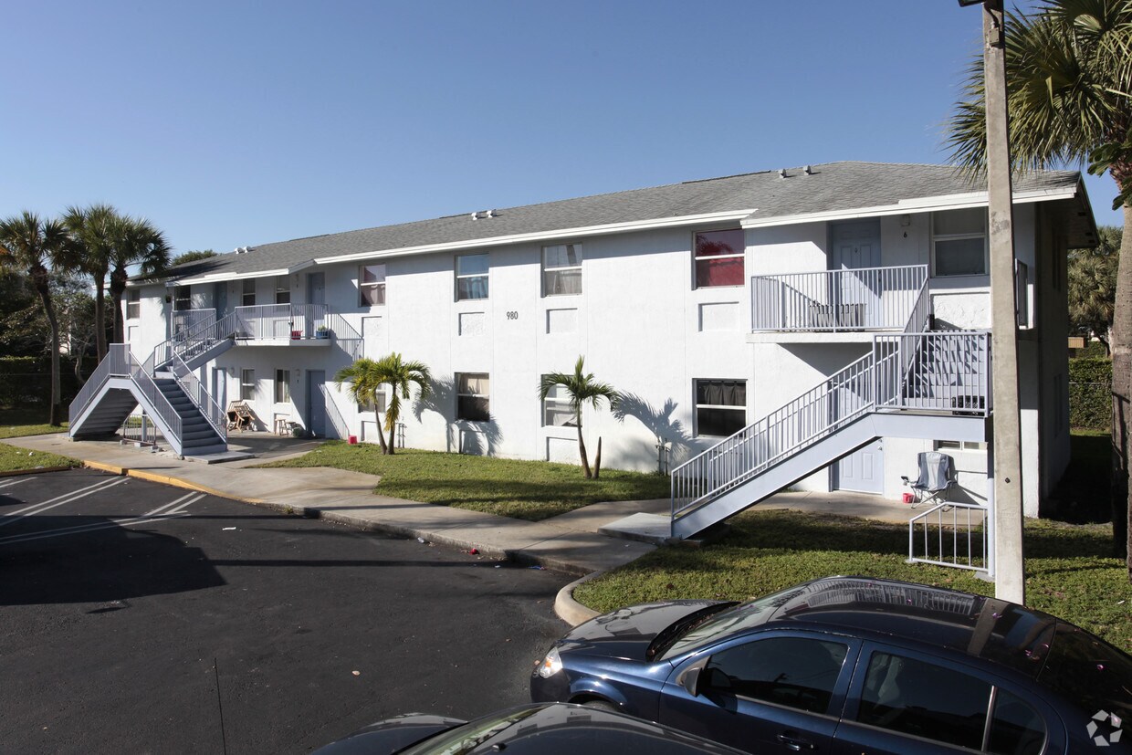 Apollo Terrace Hollywood Fl Apartment Finder