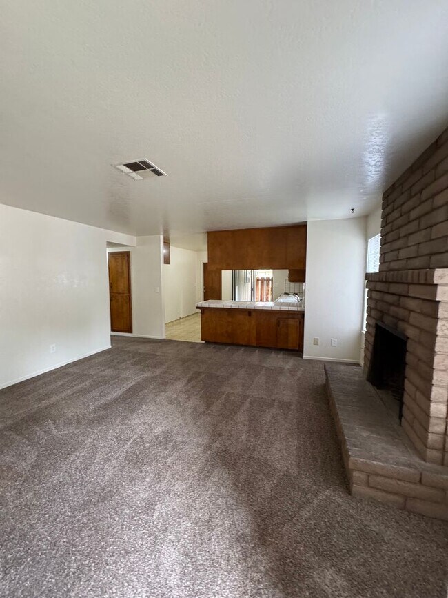 Building Photo - 4056