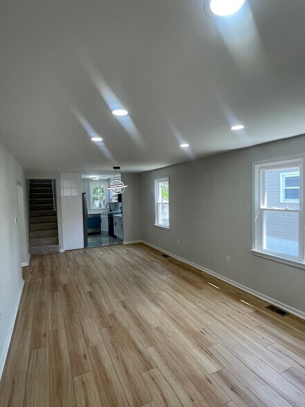 Front Door View - 2502 Linwood Rd