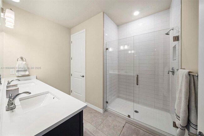 Building Photo - 2193 Appleton Cir S