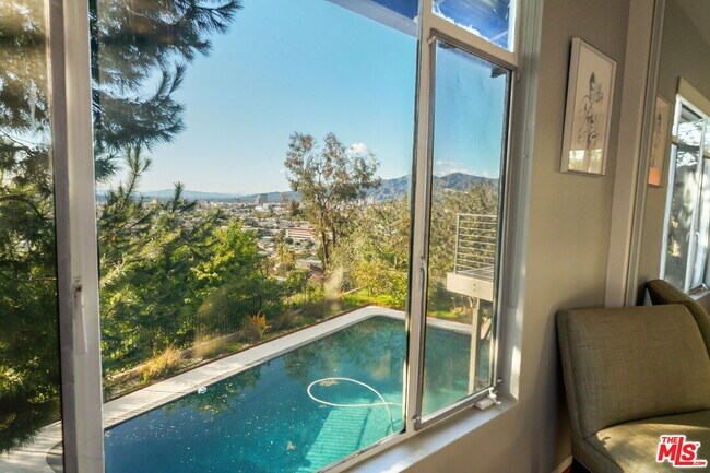 Building Photo - 1313 Corona Dr