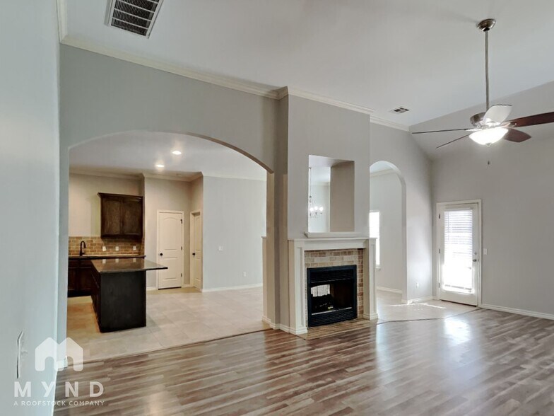 Building Photo - 3204 Valley Hollow