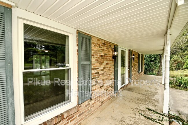 Building Photo - 1280 Linwood Ave SW