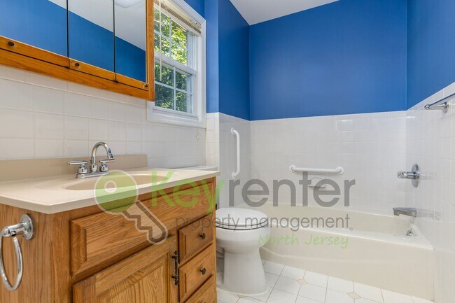 Building Photo - 355 Watchung Ave
