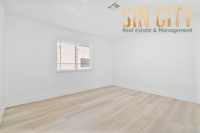 Building Photo - 5064 Spencer St