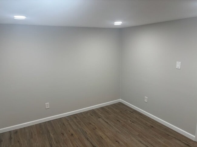 Building Photo - 1159 Joselson Ave