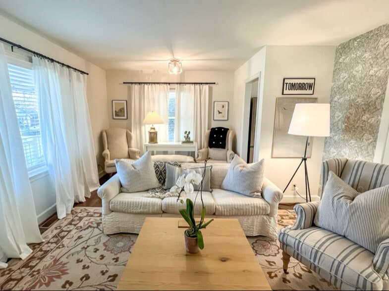 Building Photo - 4445 6th Ave S