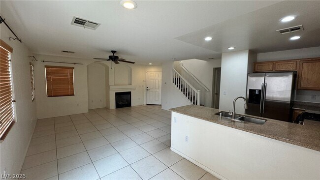 Building Photo - 9967 Carrizo Springs Ave