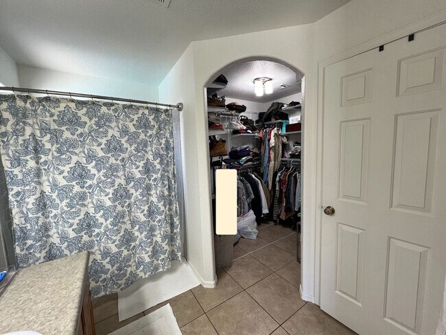 Building Photo - SOLAR & POOL HOME!