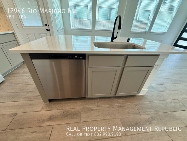 Building Photo - 12946 Rio Mariano Ln