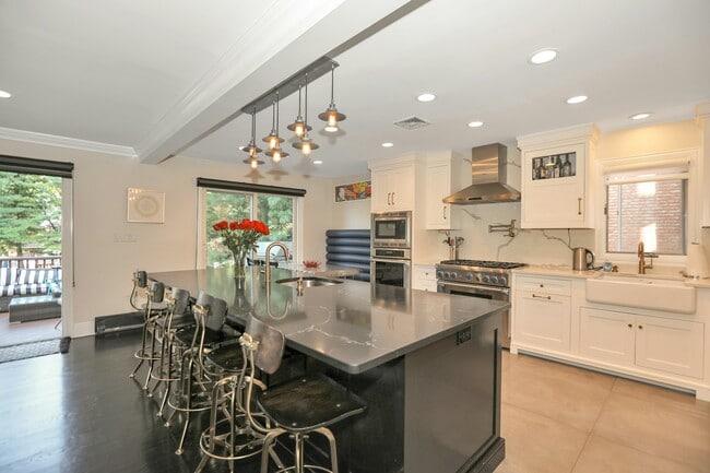 Building Photo - 357 Tom Hunter Rd