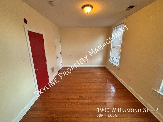 Building Photo - Charming 3 Bedroom Apartment For Rent Near...